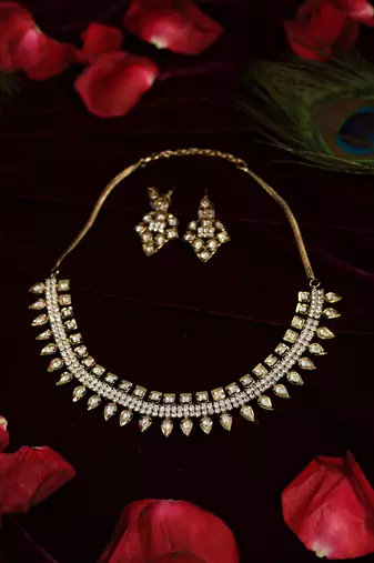 Minimalist crystal v-necklace