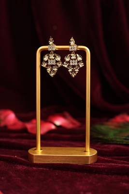 Minimalist crystal v-necklace 2