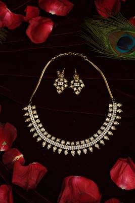 Minimalist crystal v-necklace 4