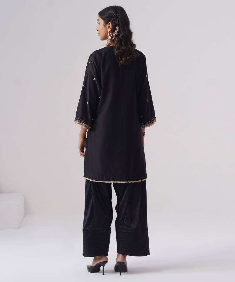 Black embroidered chanderi silk kurta set