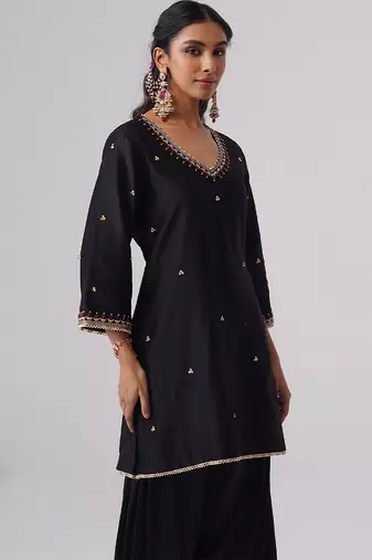 Black embroidered chanderi silk kurta set