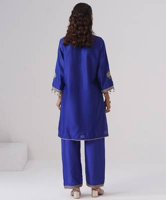 Blue embroidered chanderi silk kurta set 2