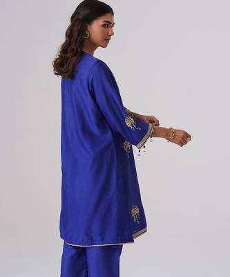 Blue embroidered chanderi silk kurta set 3