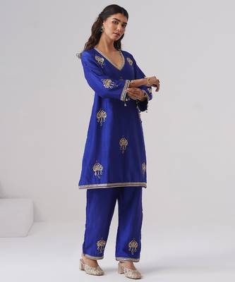 Blue embroidered chanderi silk kurta set 5