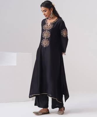 Black embroidered chanderi silk kurta set 4