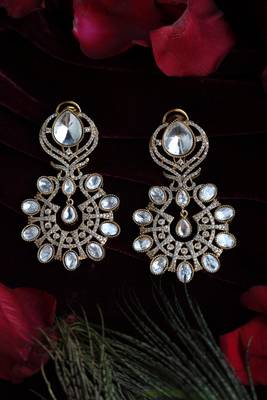 White stone openwork drops earrings 3