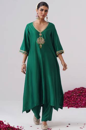 Green embroidered chanderi silk kurta set