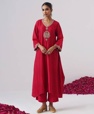Red embroidered chanderi silk kurta set 1
