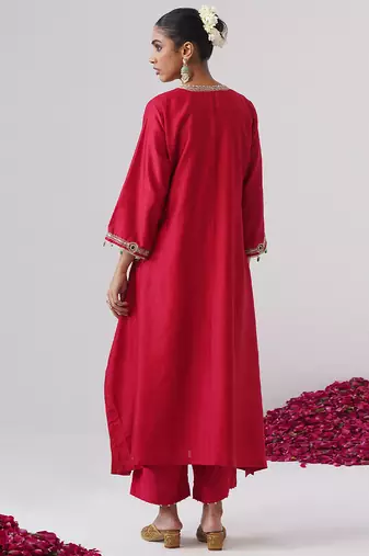 Red embroidered chanderi silk kurta set