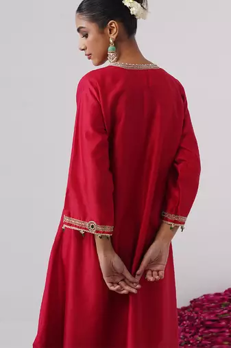 Red embroidered chanderi silk kurta set