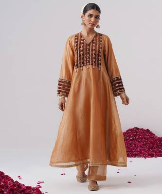 Orange embroidered silk kurta set 2