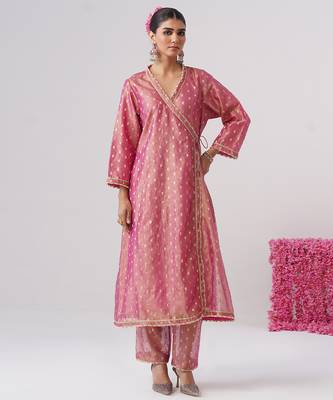 Pink embroidered silk kurta set 1