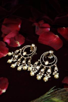 Pearl-fringed earrings 1