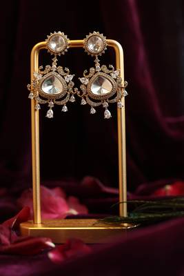 Peacock-inspired kundan drops 2
