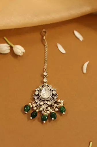 Grand kundan & emerald choker set