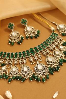 Grand kundan & emerald choker set 5