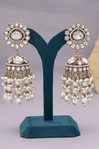 White color kundan earrings