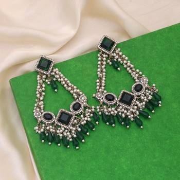 Green color kundan earrings 2