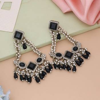 Black color kundan earrings 1