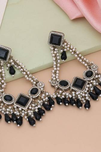 Black color kundan earrings