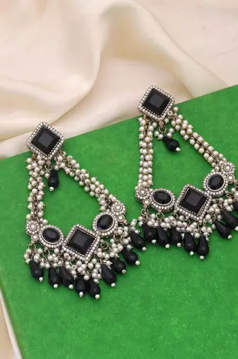 Black color kundan earrings