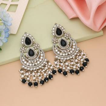 Black color kundan earrings 1