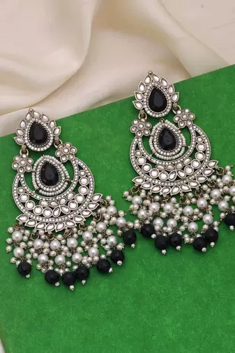 Black color kundan earrings