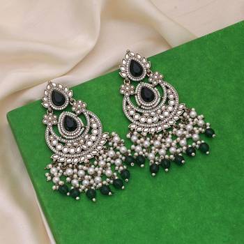 Green color kundan earrings 2