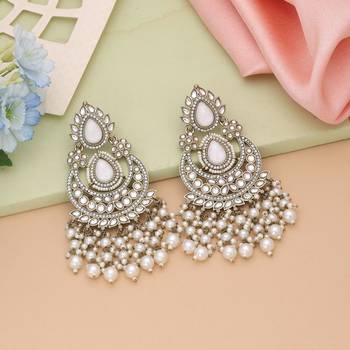 White color kundan earrings 1