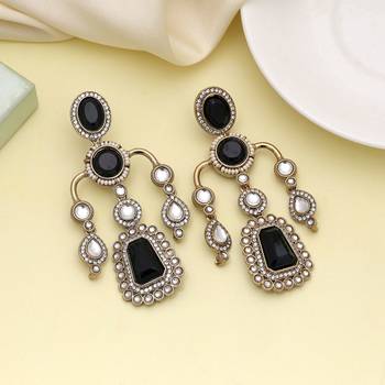 Black color kundan earrings 1