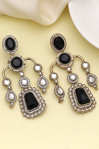 Black color kundan earrings