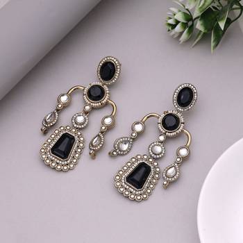 Black color kundan earrings 2