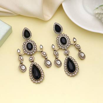 Black color kundan earrings 1
