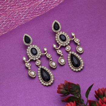 Black color kundan earrings 2