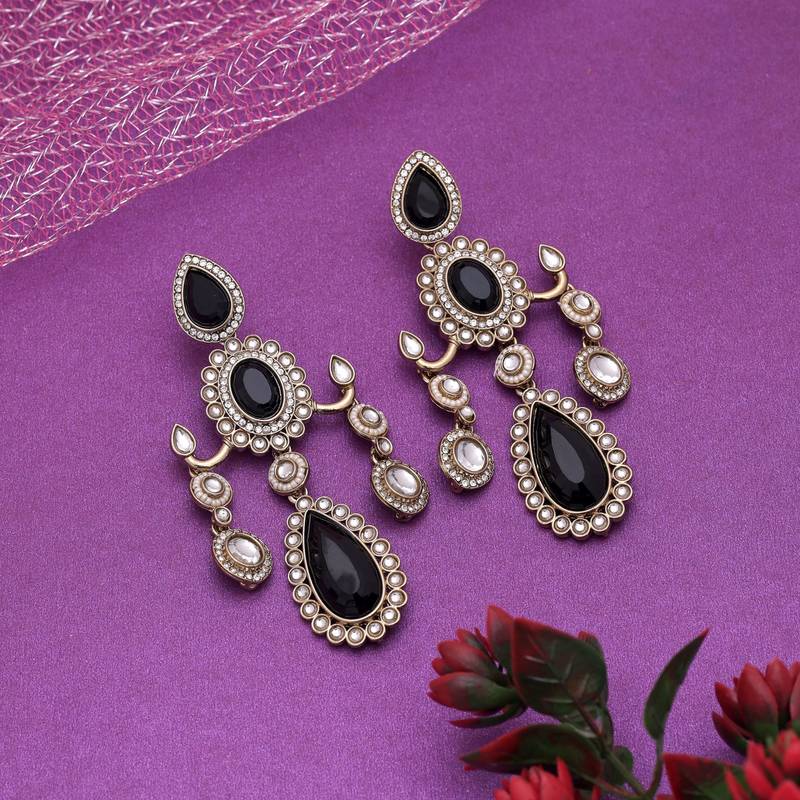 Black color kundan earrings