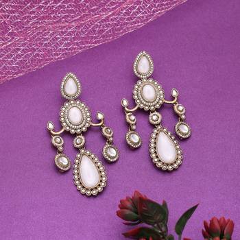 White color kundan earrings 2