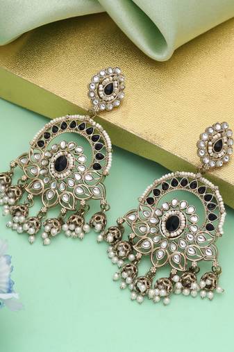 Black color kundan earrings