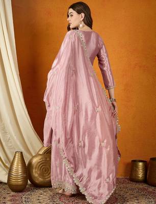 usty Rose Pleated Silk Ethnic Set with Matching Potli Bag and Shimmer Borders 2