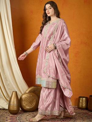 usty Rose Pleated Silk Ethnic Set with Matching Potli Bag and Shimmer Borders 3