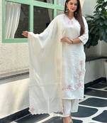 White women kurta pant dupatta set