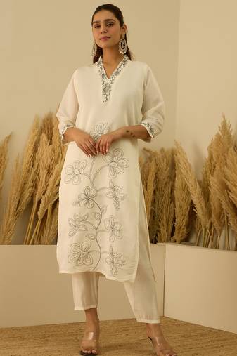 White women kurta pant dupatta set