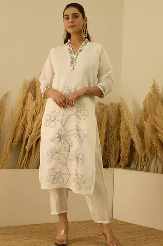 White women kurta pant dupatta set