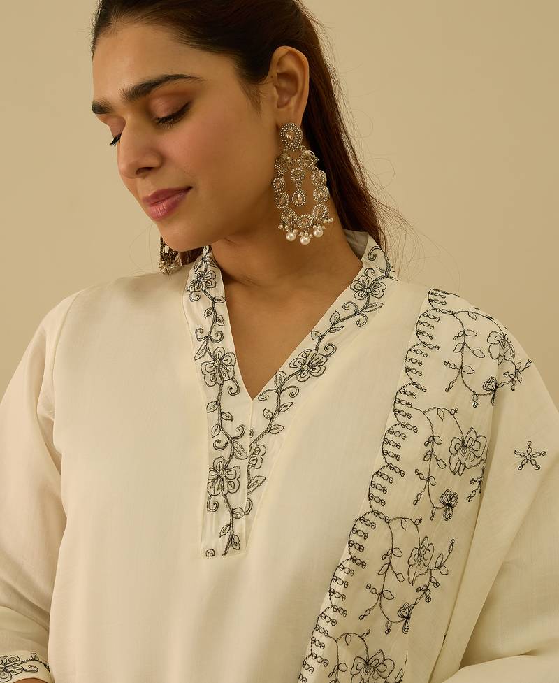 White women kurta pant dupatta set