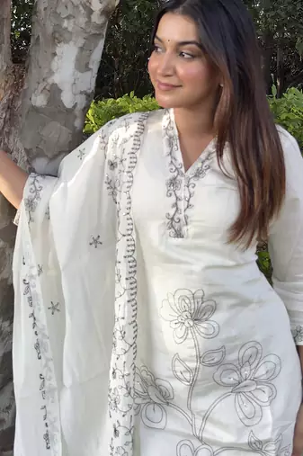 White women kurta pant dupatta set