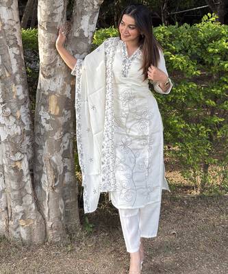 White women kurta pant dupatta set 3