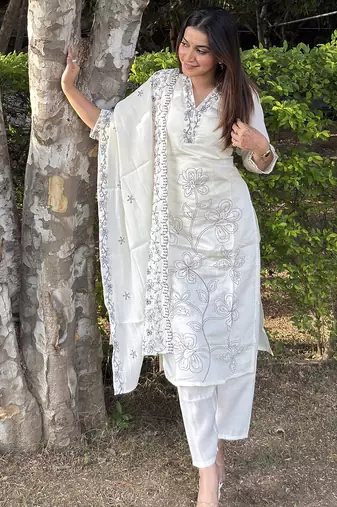 White women kurta pant dupatta set