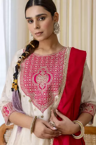 White women kurta pant dupatta set