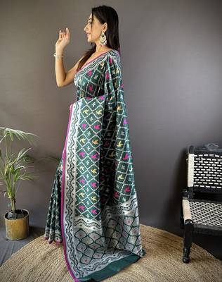 Dark green lichi soft silk jacquard silver gold zari weaving banarasi saree 2