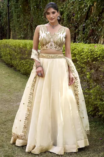 Graceful White Chanda Silk Plain With Sequins and Thread Embroidered Belt Indian wedding lehenga Choli dress