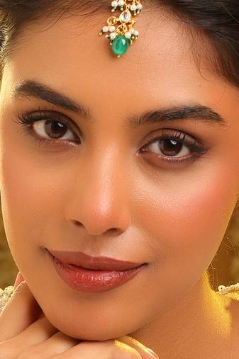 Gold plated kundan green stones maang tikka